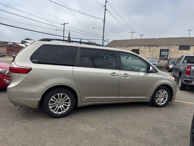 2015 Toyota Sienna XLE 8 Passenger