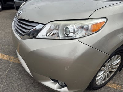 2015 Toyota Sienna XLE 8 Passenger