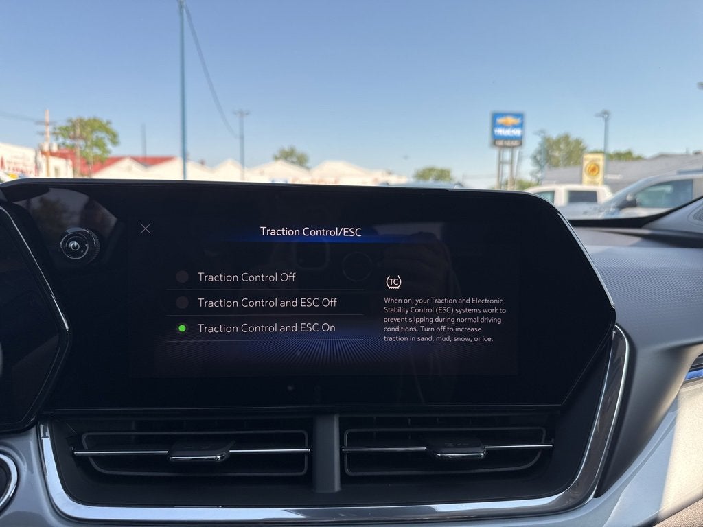 2025 Chevrolet Trax LT