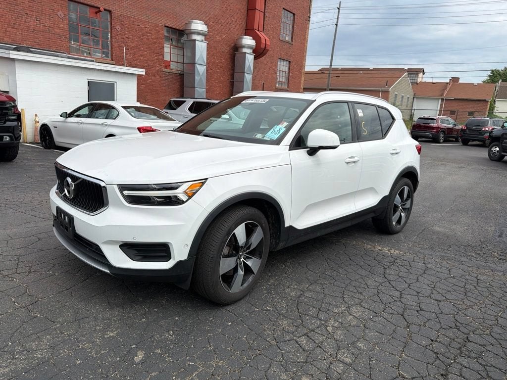 2019 Volvo XC40 Momentum