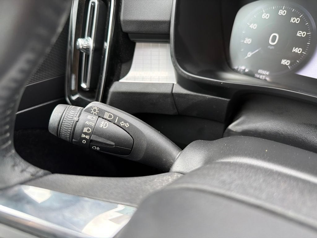2019 Volvo XC40 Momentum